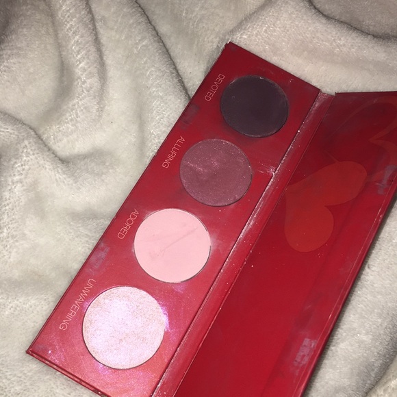Limited edition younique eyeshadow palette - Picture 2 of 2